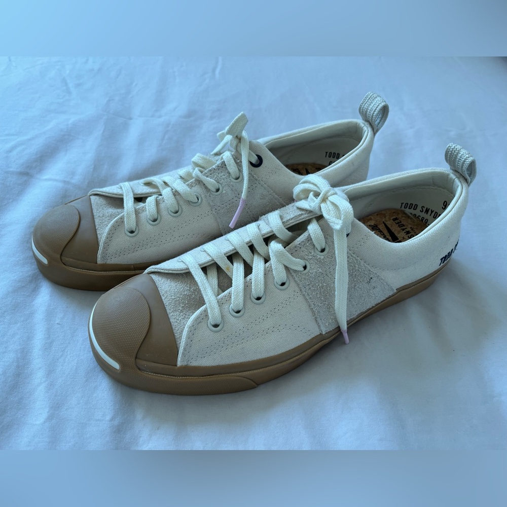Men Converse size 9 1/2, cream colored shoes used once